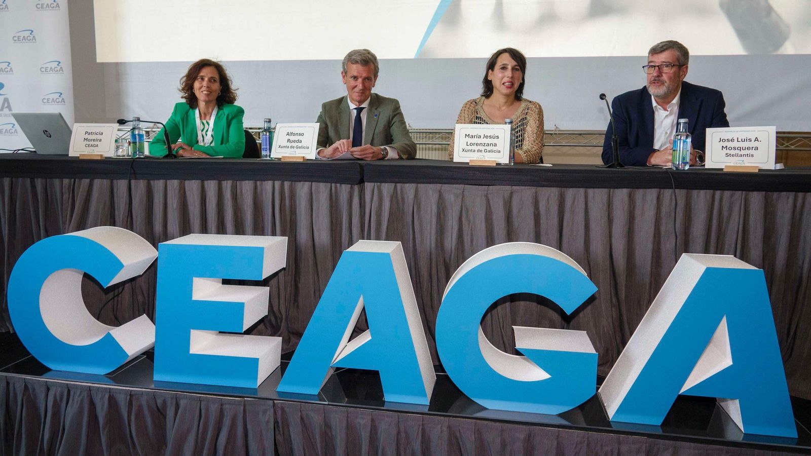 Patricia Moreira, Alfonso Rueda, María Jesús Lorenzana y José Luis Alonso Mosquera, en la asamblea de Ceaga.