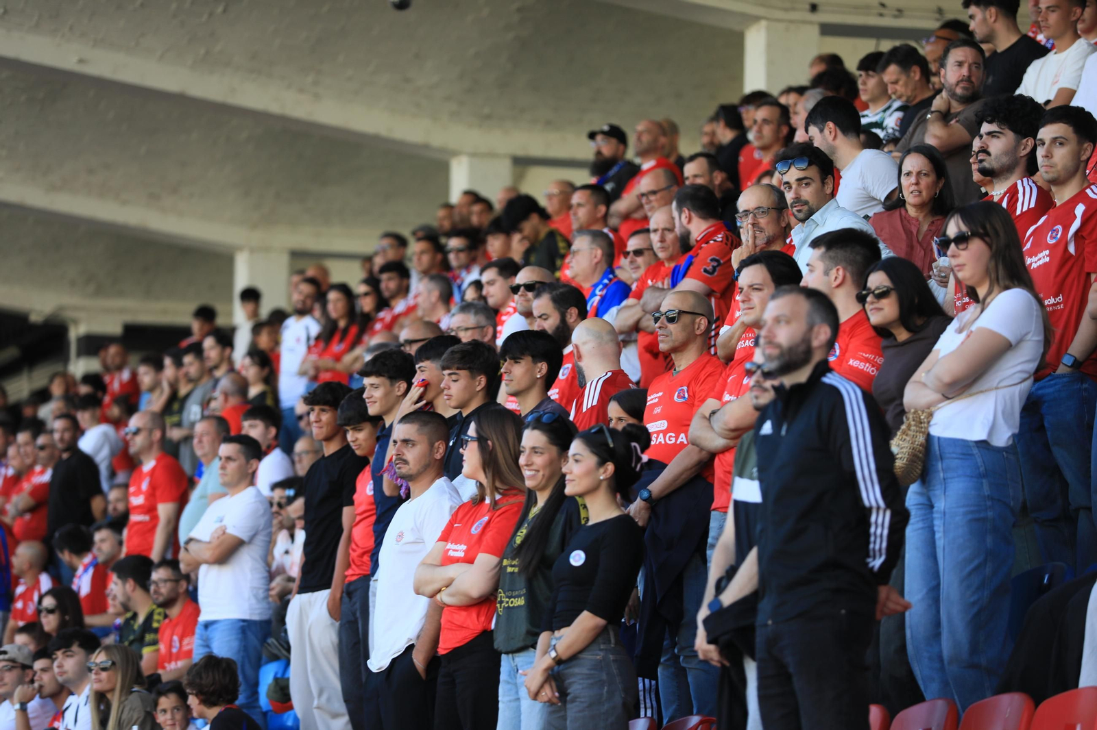 Galería | O Couto vibra con la primera victoria de la UD Ourense
