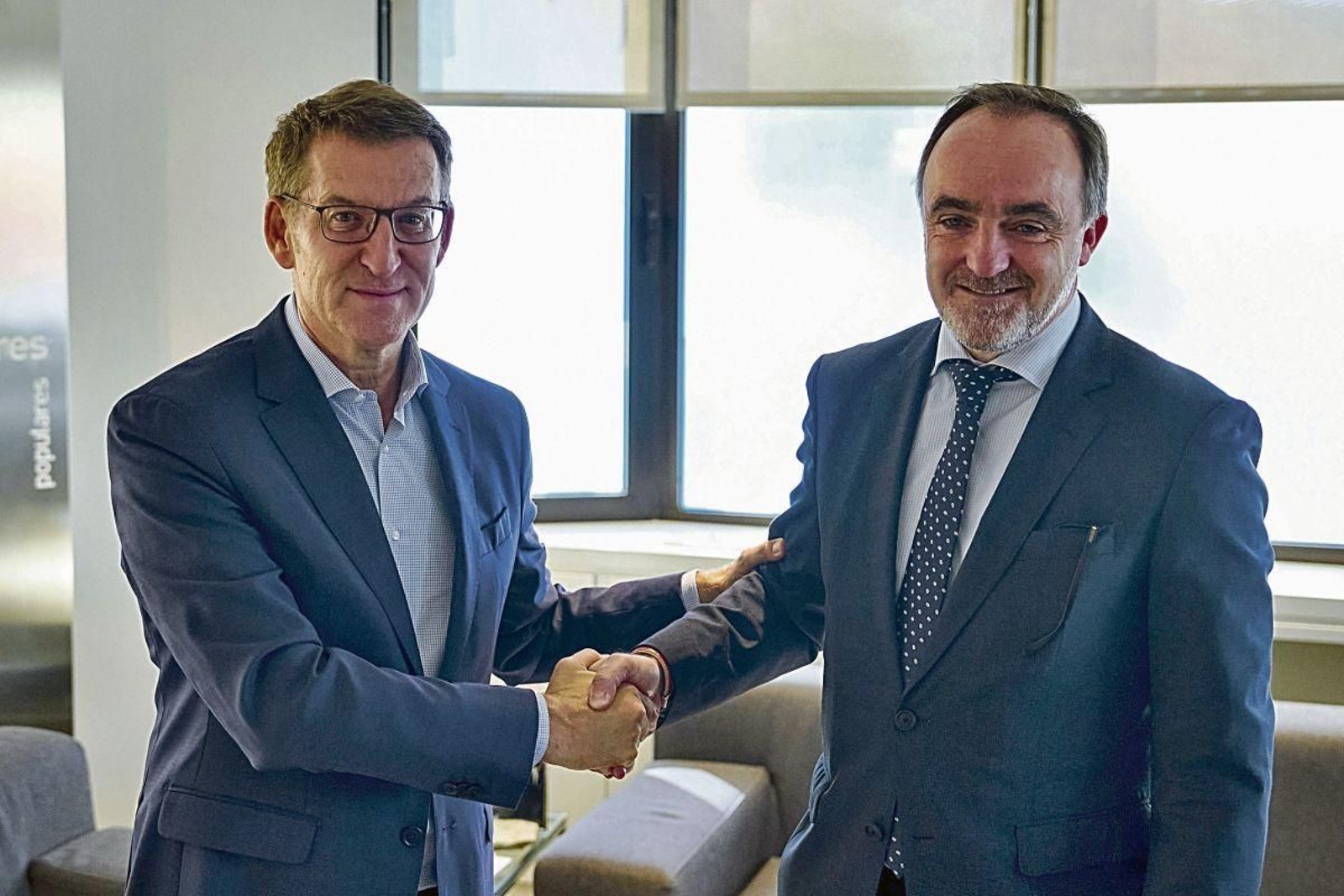 Alberto Núñez Feijóo se reunió ayer con el líder de UPN, Javier Esparza.