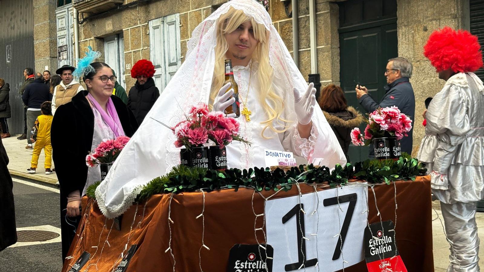 Santa Estrella Galicia dio su bendición a los presentes.