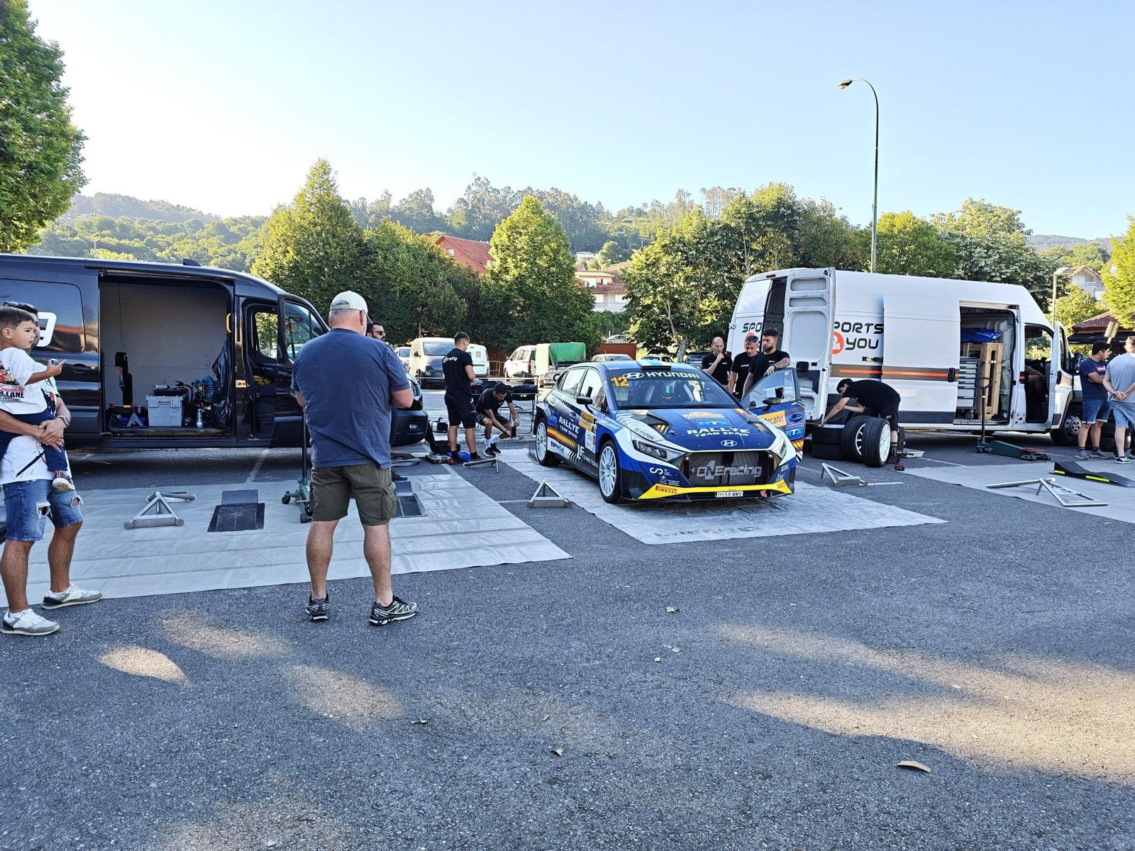 Galería | Los coches se apoderan de Vigo en el primer día del Rally Rías Baixas