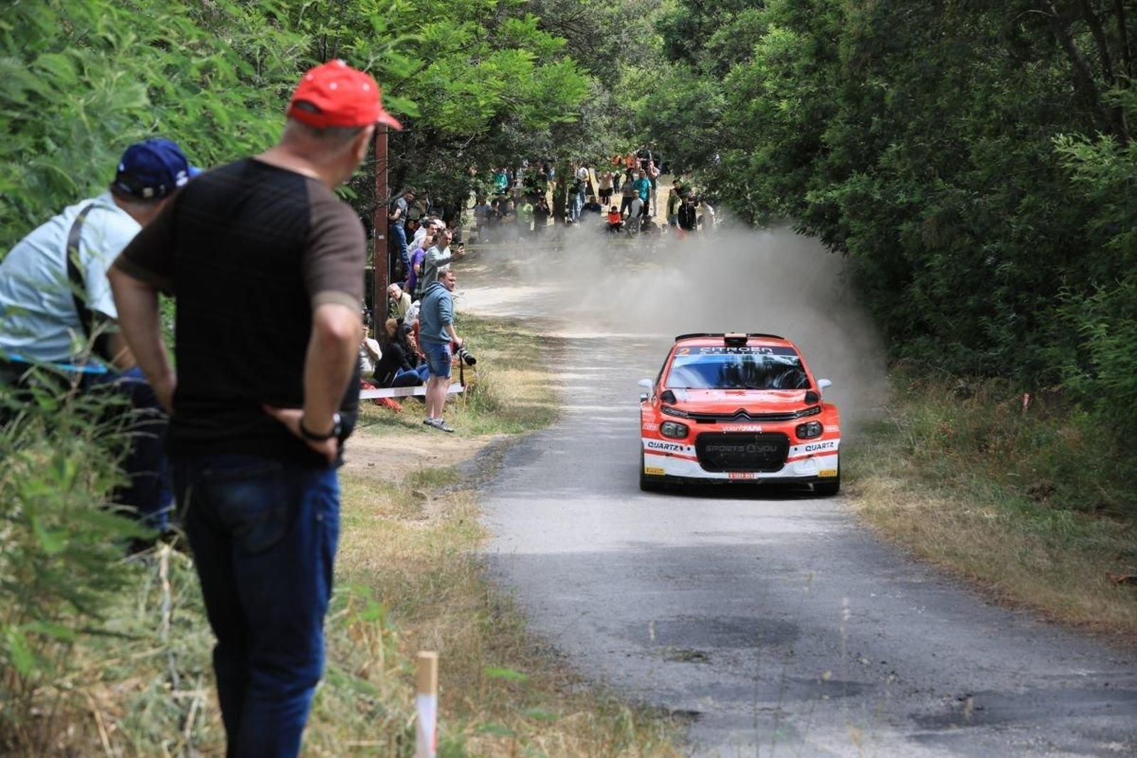 El asturiano Diego Ruiloba, volando con el Citroën en la primera pasada al tramo de Barbadás (Foto: José Paz).