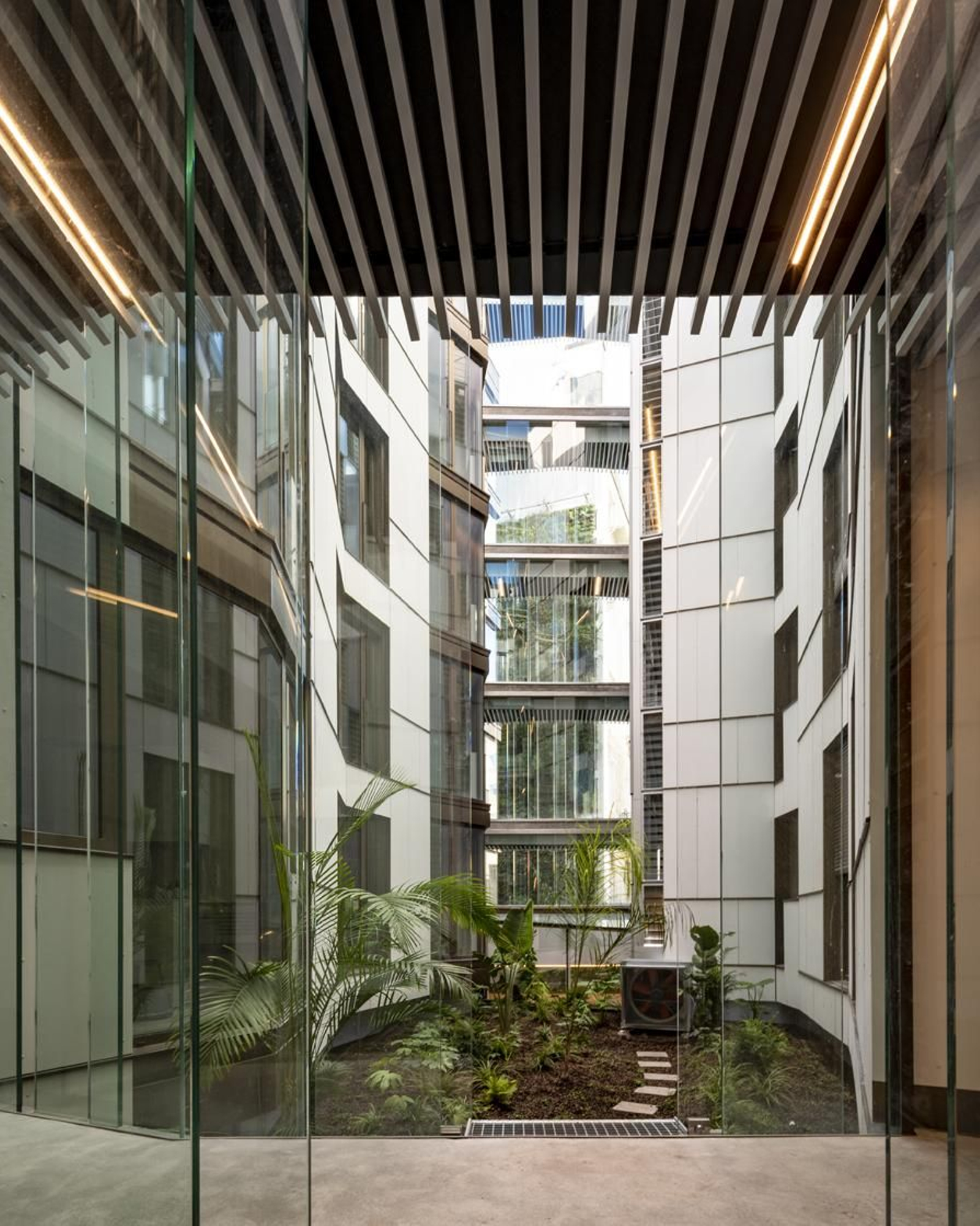 Interior del edificio del 39 al 43 de la calle, obra de Irisarri y Piñera.