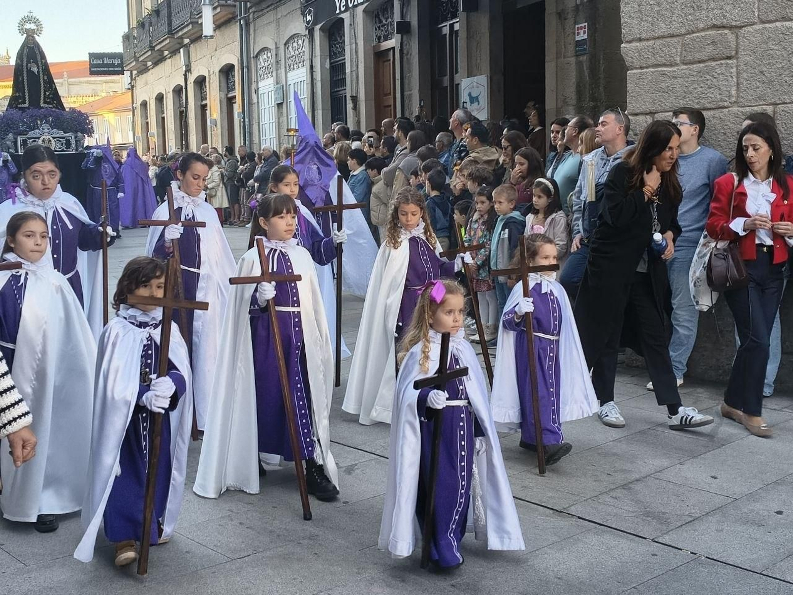 Galería | Emotiva procesión General del Santo Entierro en Pontevedra