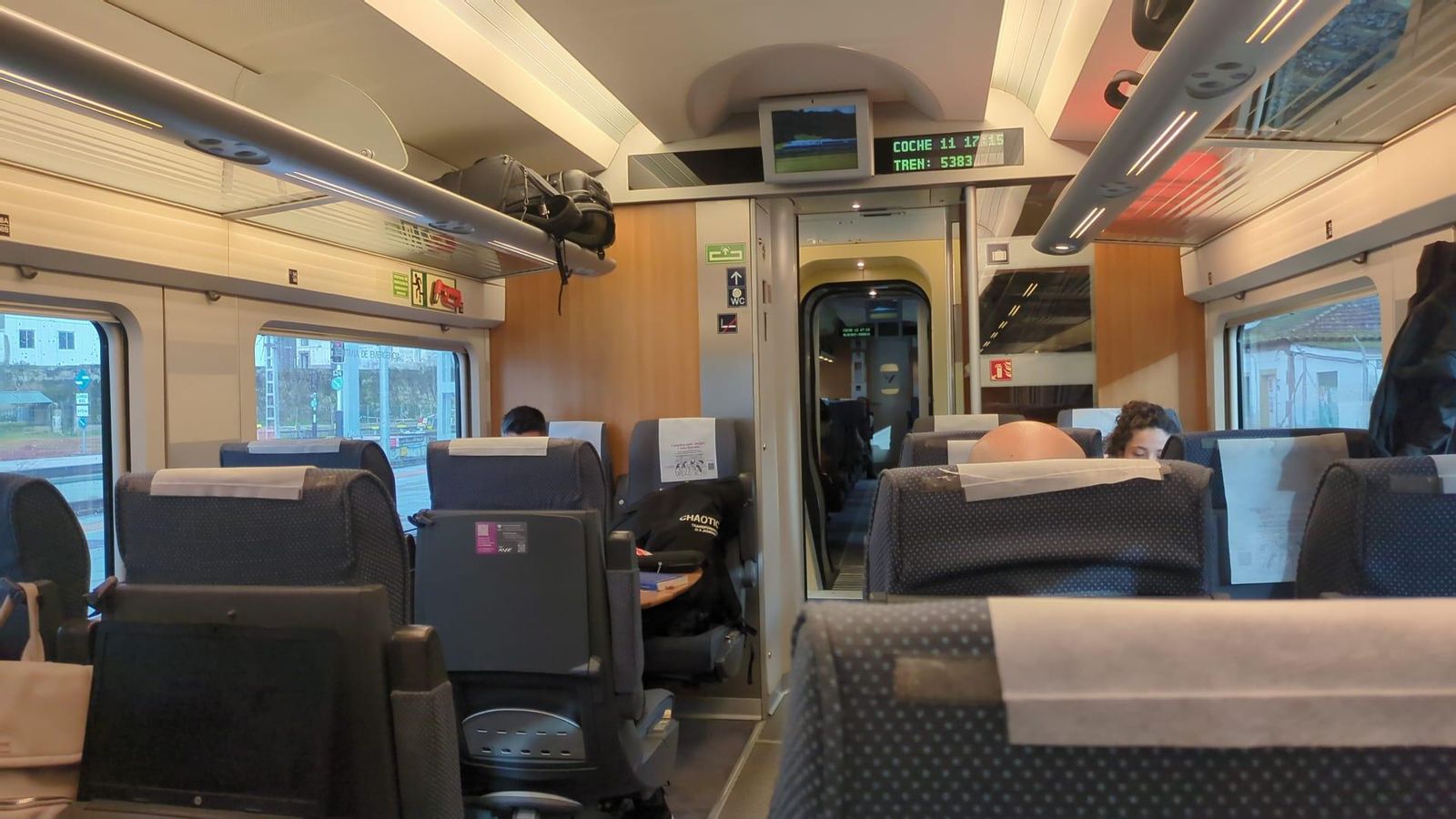 El tren de las 16:20 horas Ourense-Madrid salió con mucho retraso y llegó una hora y cuarto tarde.