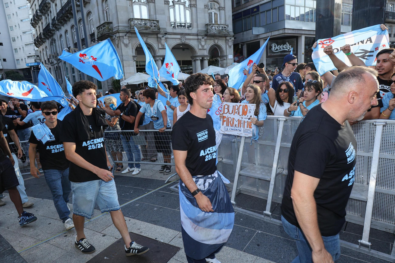 Galería | El Celta Fortuna celebra en Porta do Sol el ascenso a Segunda