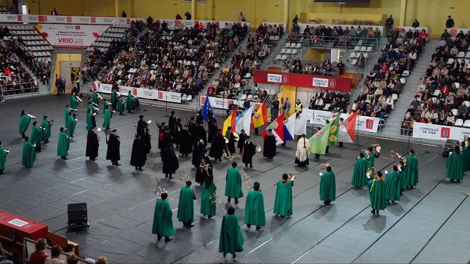 Las rondallas vibran en As Travesas con éxito de convocatoria