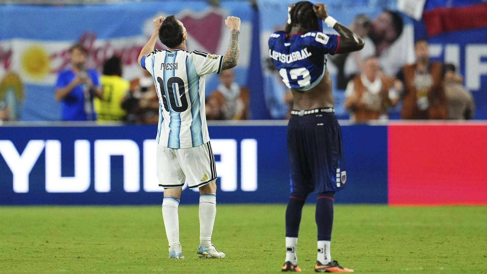 Messi celebra la victoria de Argentina contra Cabo Verde.