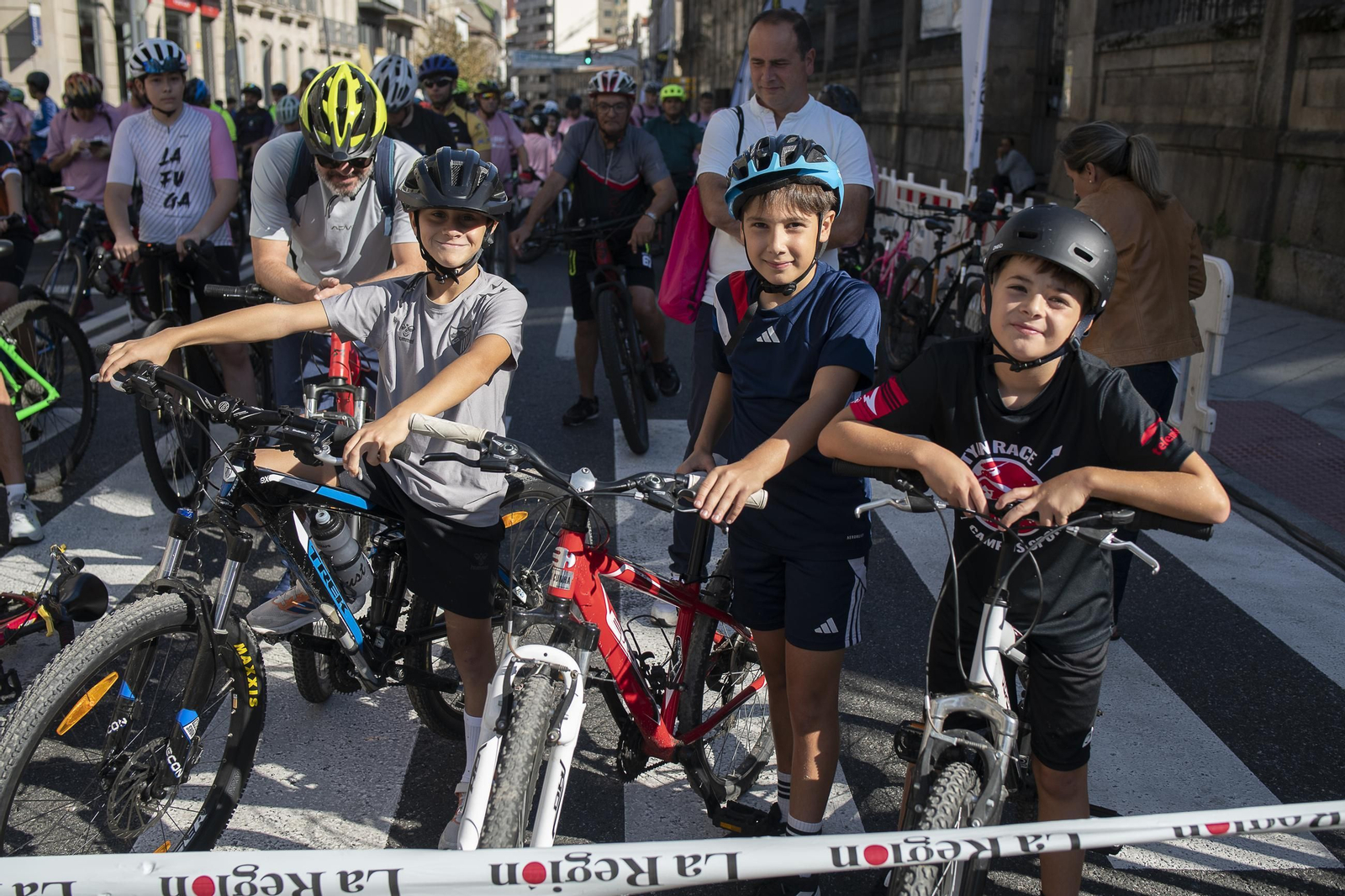 Galería | Ourense disfruta de un Día da Bici con sol, ambiente familiar y regalos