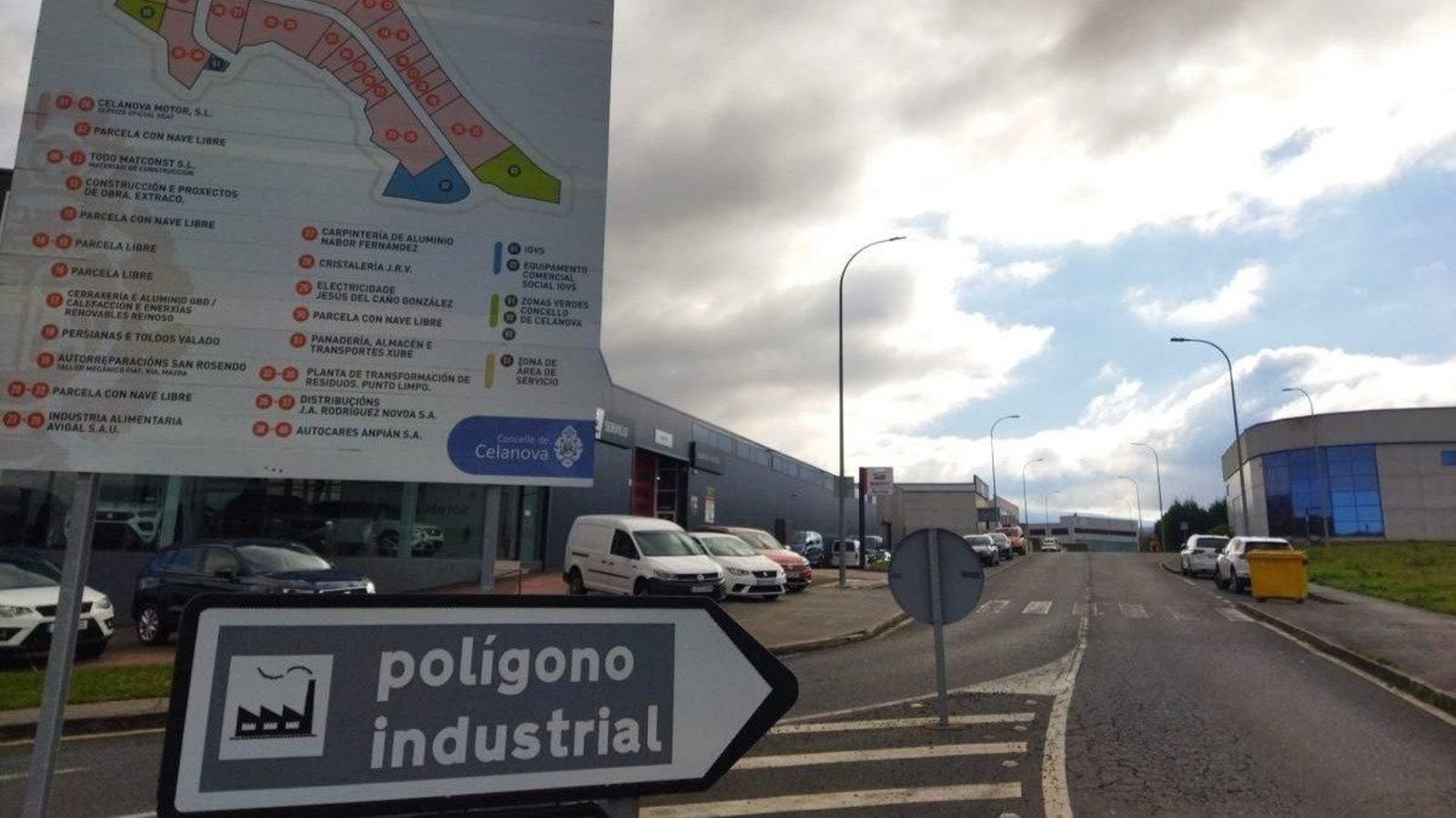 Acceso al parque empresarial celanovés, en la parroquia de Ansemil.