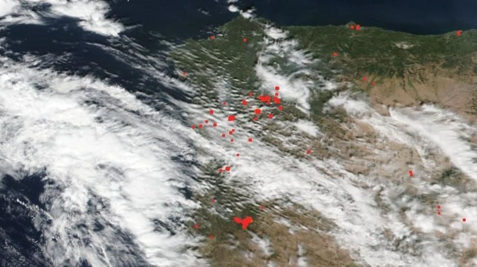 Oleada de incendios en Ourense, vista por la Nasa