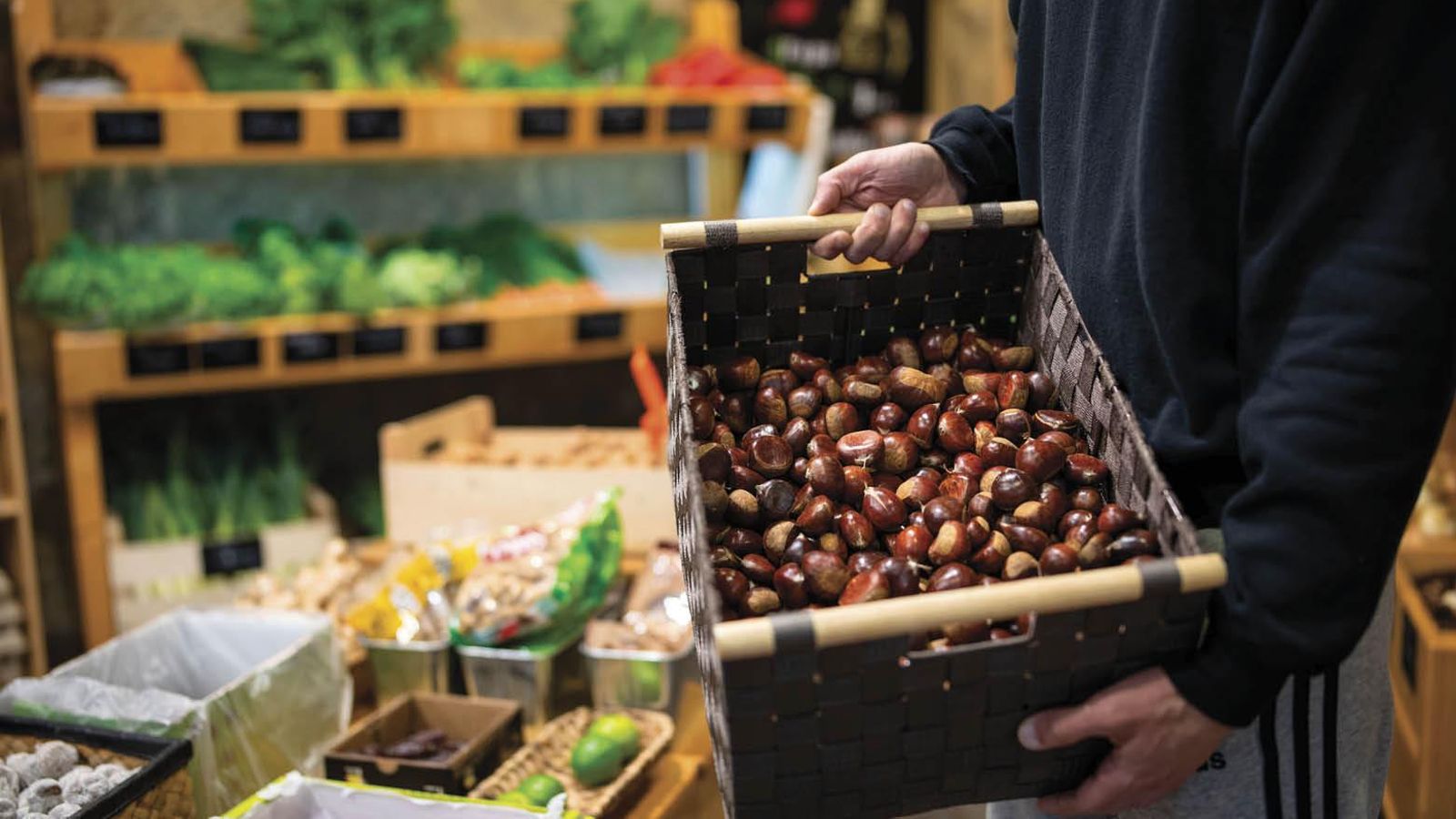 Los vendedores de castañas, preocupados por la situación.