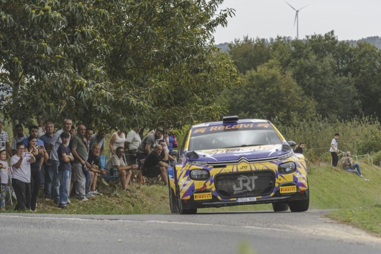 El Citroën C3 Rally2 de Daniel Berdomás, sobre el asfalto carballiñés.