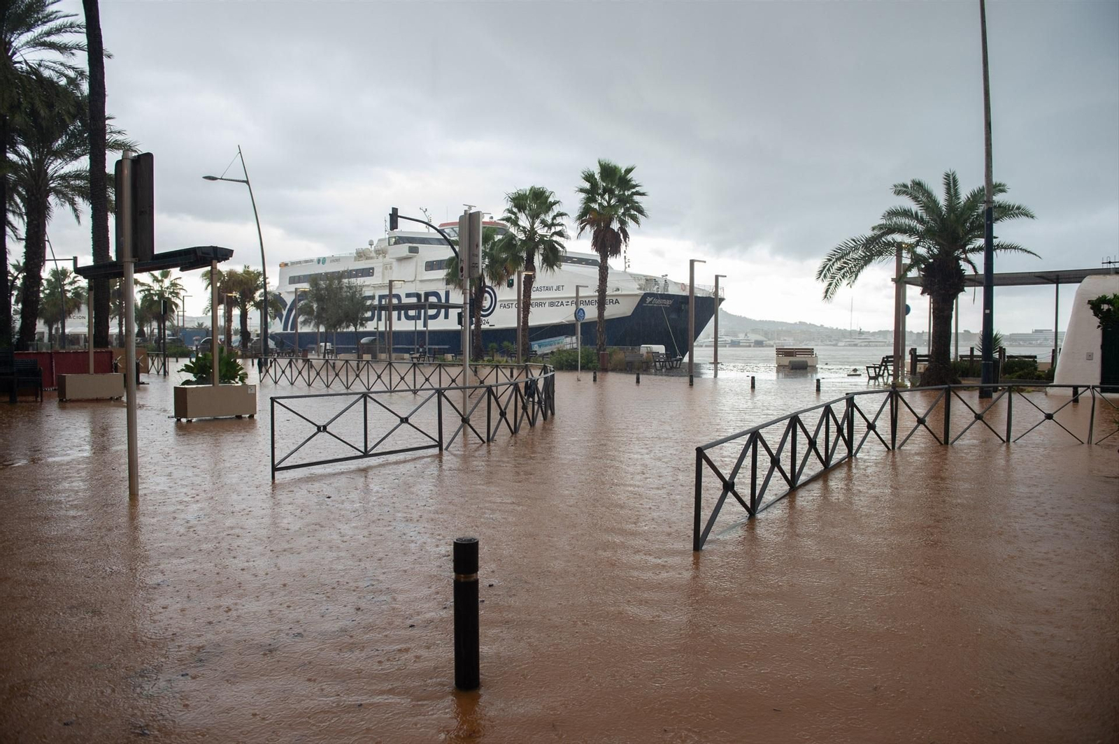 EuropaPress_6993100_calles_inundadas_30_septiembre_2025_ibiza_islas_baleares_espana_fuertes.jpg