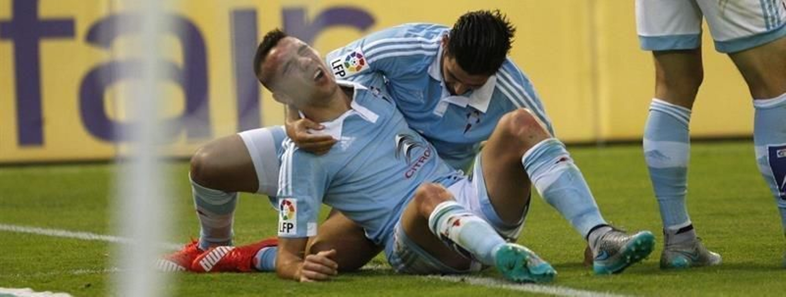 Iago Aspas celebra con su Nolito gol