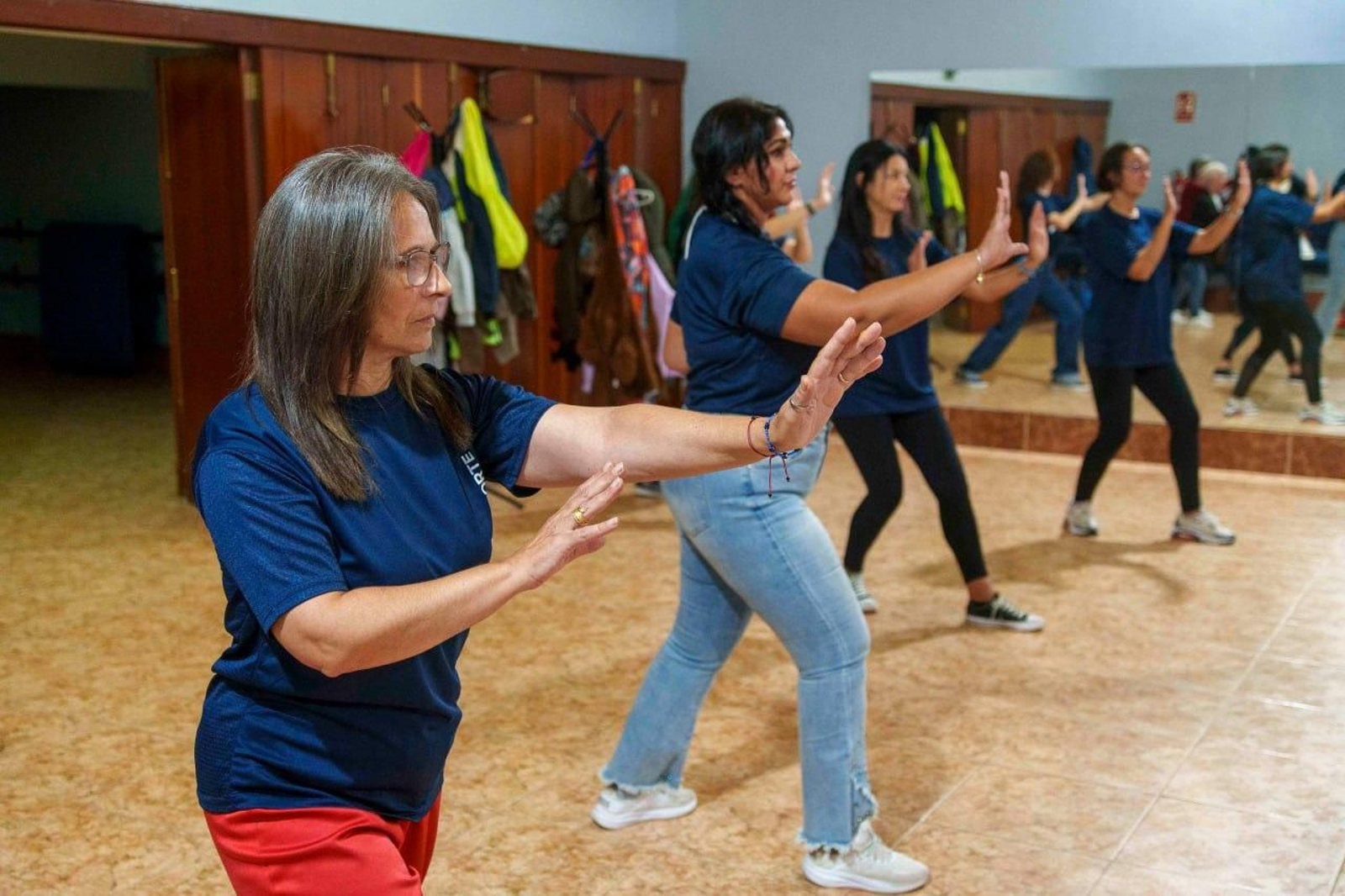 Galería | El curso de defensa personal de +Deporte Atlántico reúne a medio centenar de mujeres en Vigo