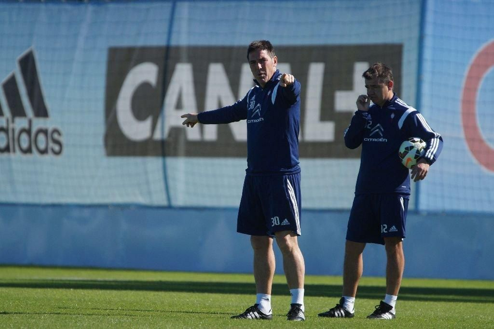 Eduardo Berizzo da los primeros trazos a su nuevo equipo.