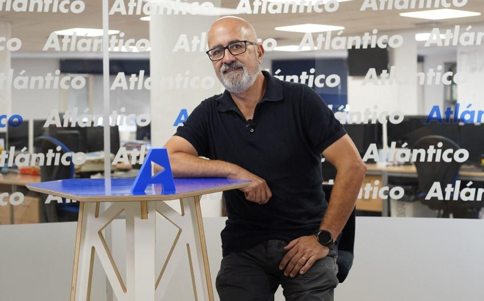 Juan Carlos Abalde en el set de Atlántico TV.