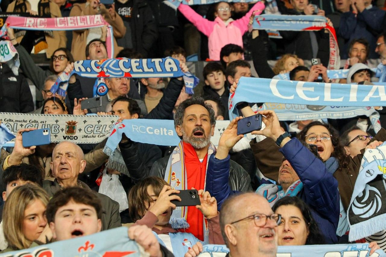 Galería | El Celta y el Olympique, un duelo de altura en Balaídos