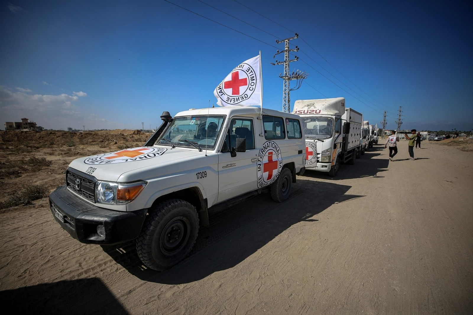 La Cruz Roja recoge los cadáveres en el intercambio de rehenes entre Israel y Hamás.