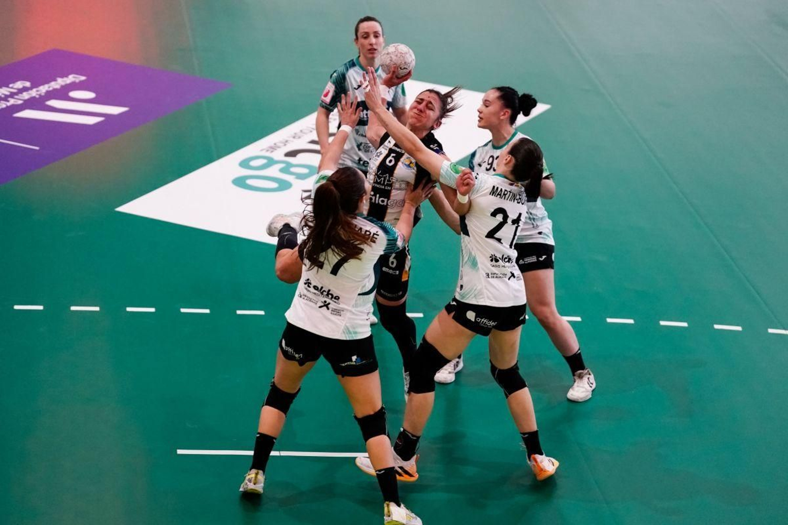 La guardesa, ante el Elche.