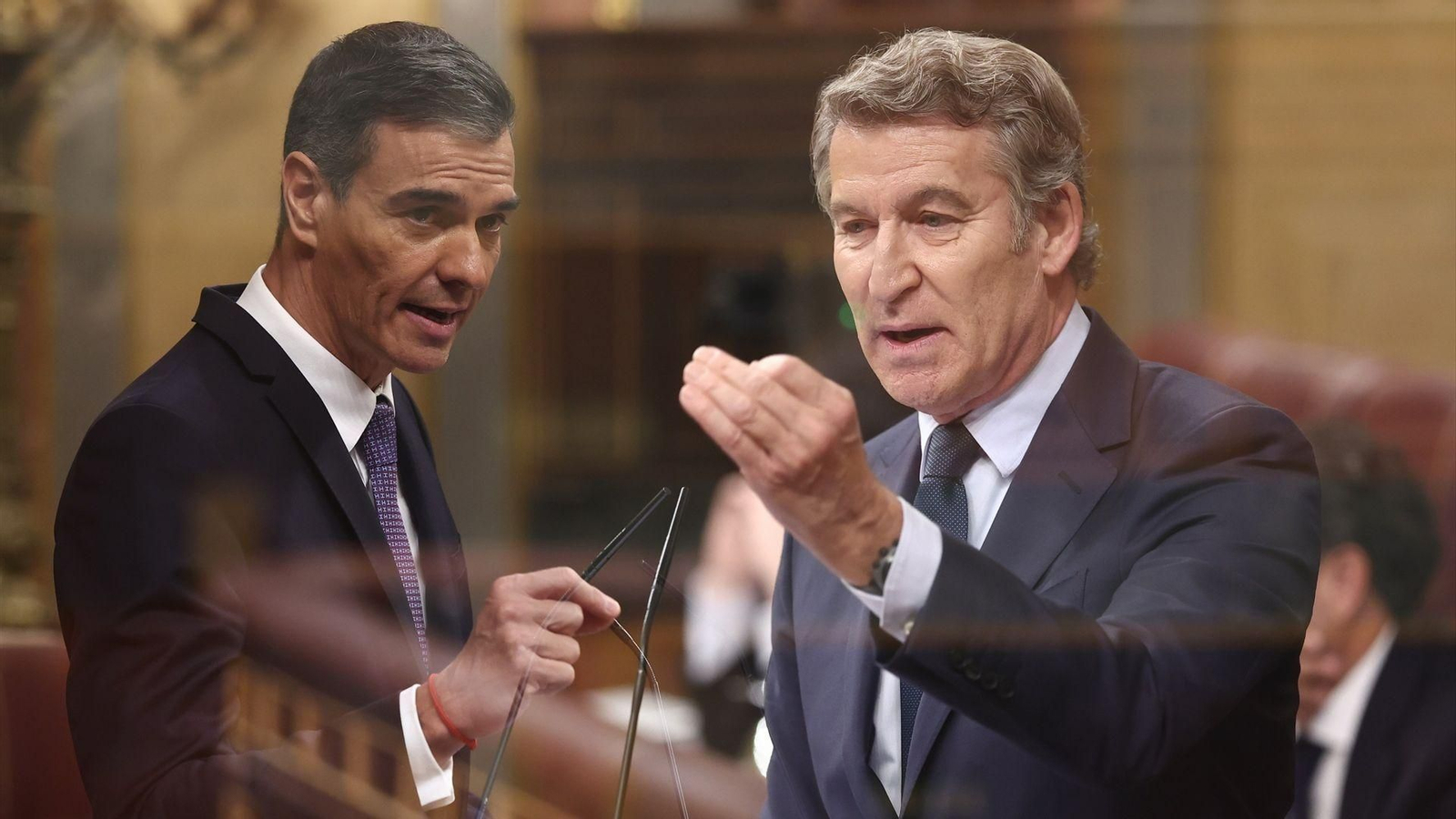 El presidente del Gobierno, Pedro Sánchez, y el líder de la oposición, Alberto Núñez Feijóo.