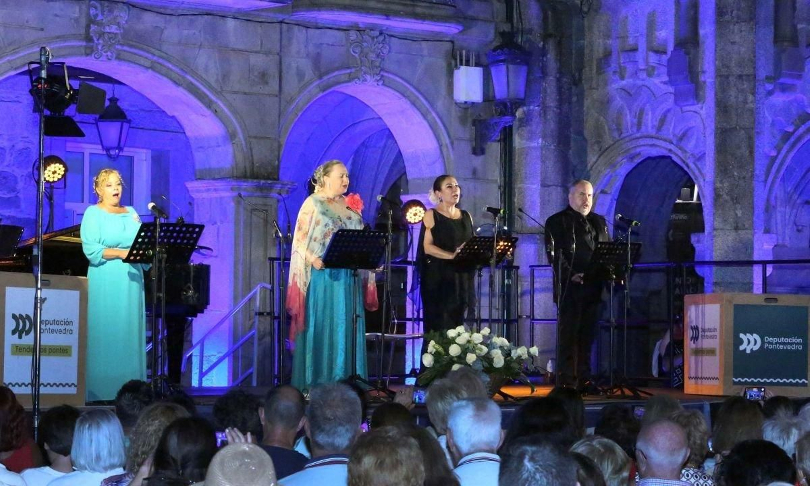 María Dolores Crespo Abuín, Simona Todaro Pavarotti, Montserrat Martí Caballé y Luis Santana, en O Porriño.