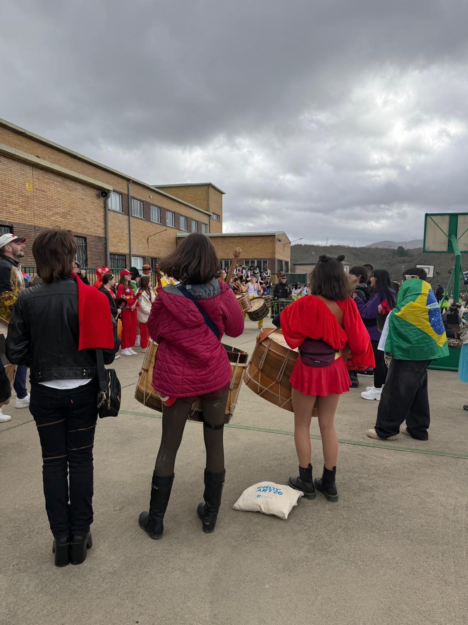 Galería | Los niños llenan de color las calles de Viana do Bolo por el Día de Comadres y Compadres
