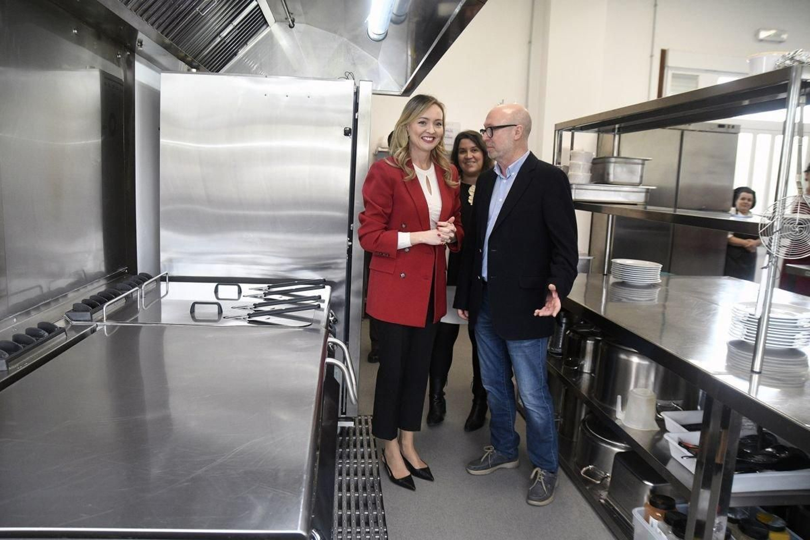 Fabiola García y Manuel Amil, durante la visita a las instalaciones de Aspadisi.
