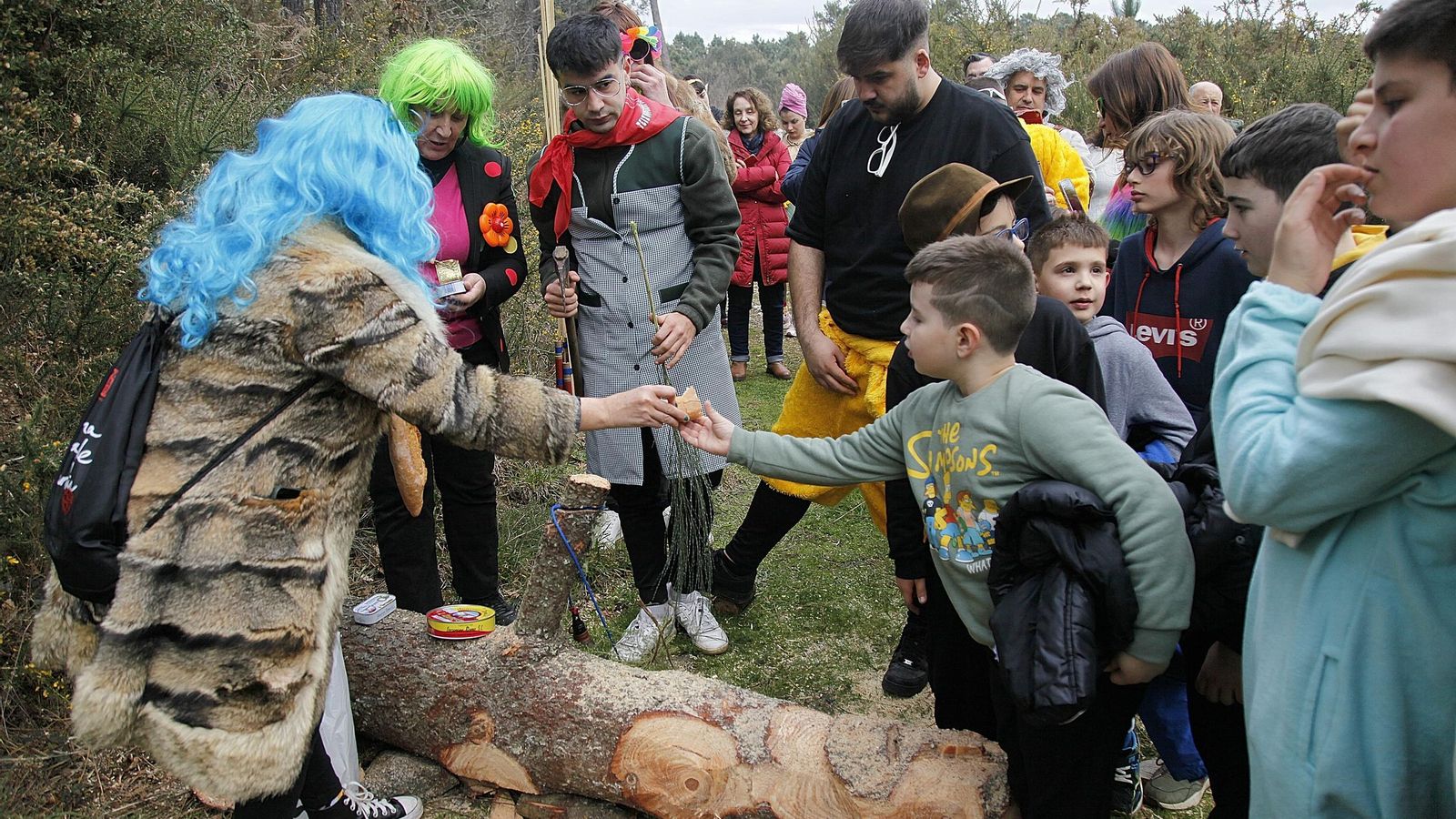 Galería | As Teixugueiras ya tienen a su meco de este Entroido