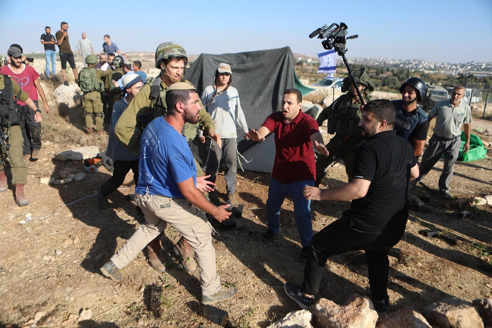 Enfrentamiento entre colonos y palestinos en Hebrón