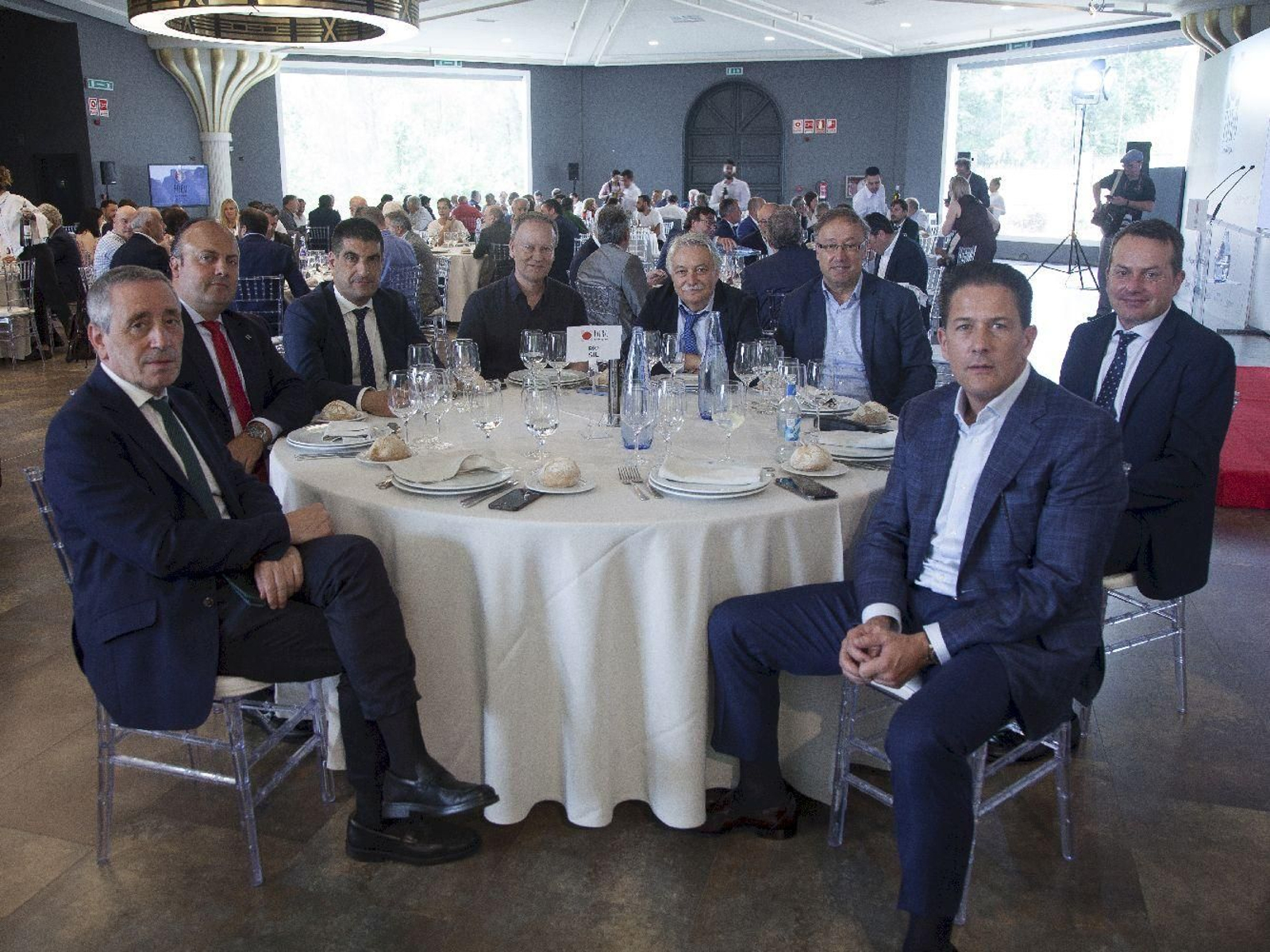 Río Sil:
Julio Rodriguez; Director de Atlántico; Alfredo Ramos; Director de R Cable y Telecomunicaciones Galicia; Gabriel Alén; delegado de la Xunta de Galicia en Ourense; Rafael Rodríguez Villarino; Secretario PSOE Ourense y portavoz en el Concello de Ourense por PSOE; Emilio González; subdelegado do goberno en Ourense; Juan Carlos Francisco; abogado despacho propio; Carlos Barbosa; subdirector general de La Región; Maximino González; propietario de la constructora Oreco Balgón. 
Foto: Miguel Angel