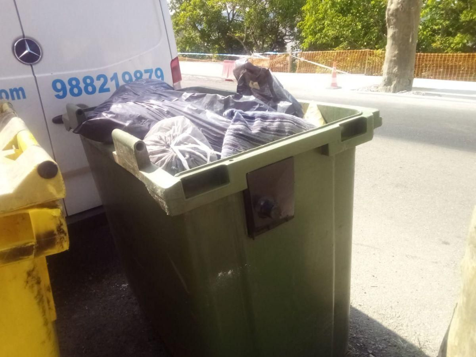 Contenedores en Ceboliño.