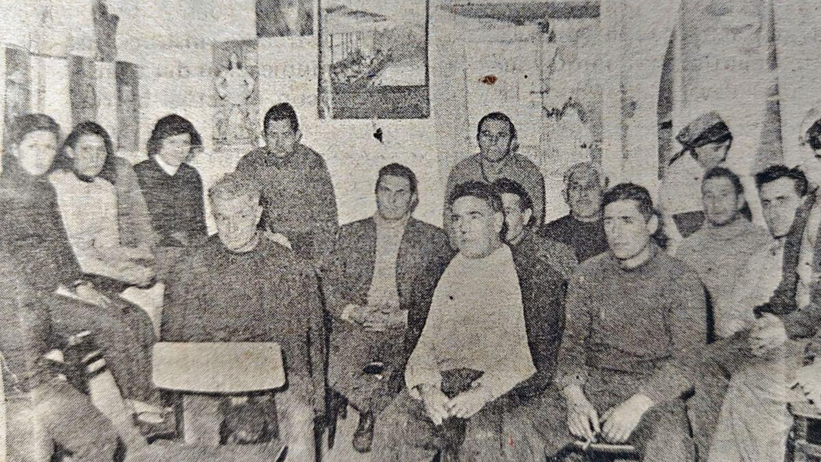 Asistentes al curso de iniciación cooperativa en Merens (Cortegada).