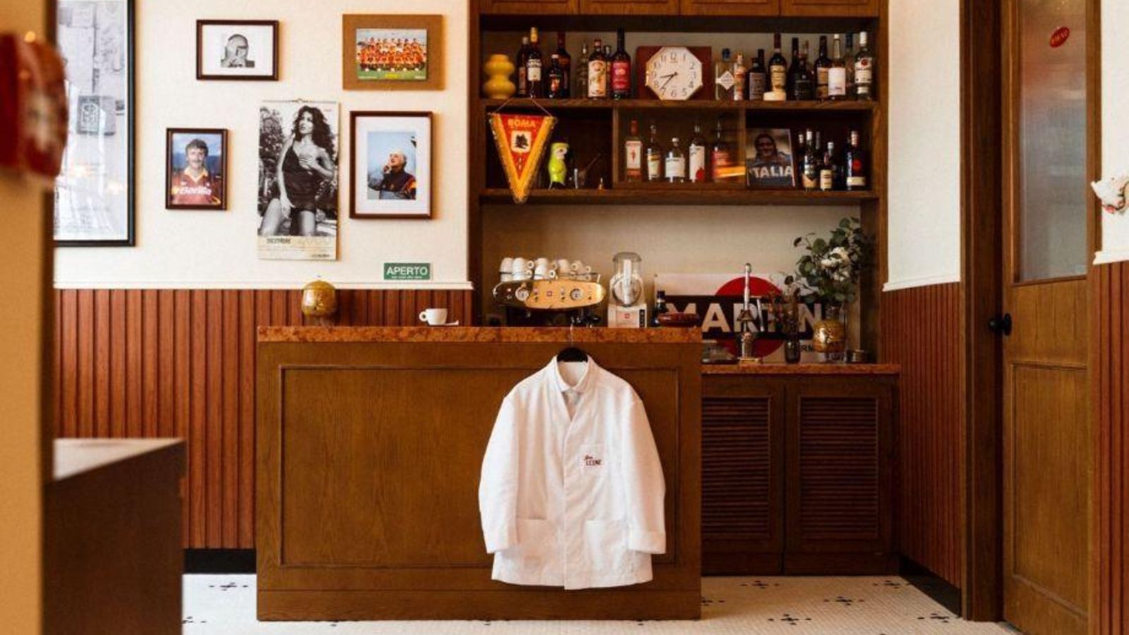 Interior del Bar Leone, en Hong Kong