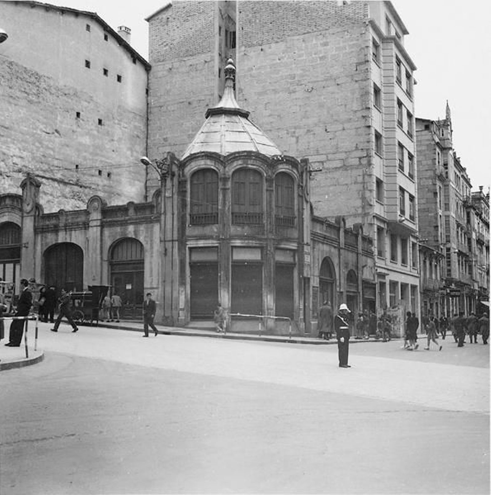 Paseo y Capitán Eloy
