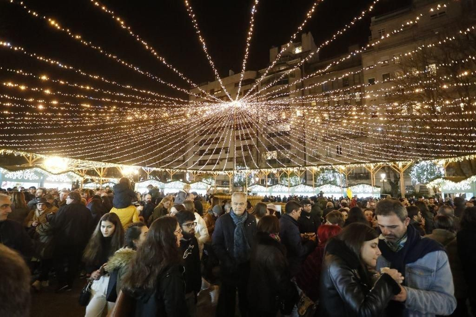 Los turistas invaden Vigo en el Puente42