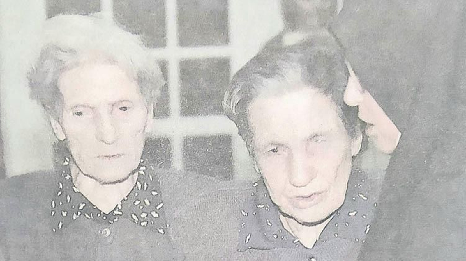 Nieves y Aurora, con una monja.