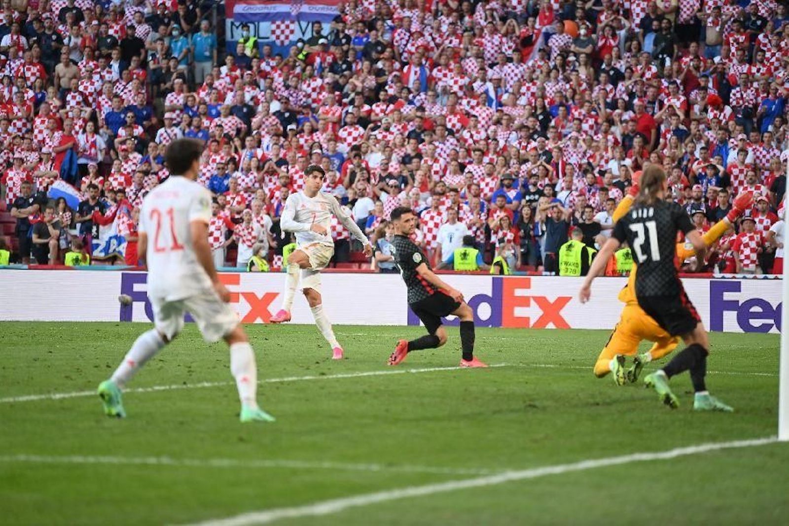 España sufre en su pase a cuartos 07