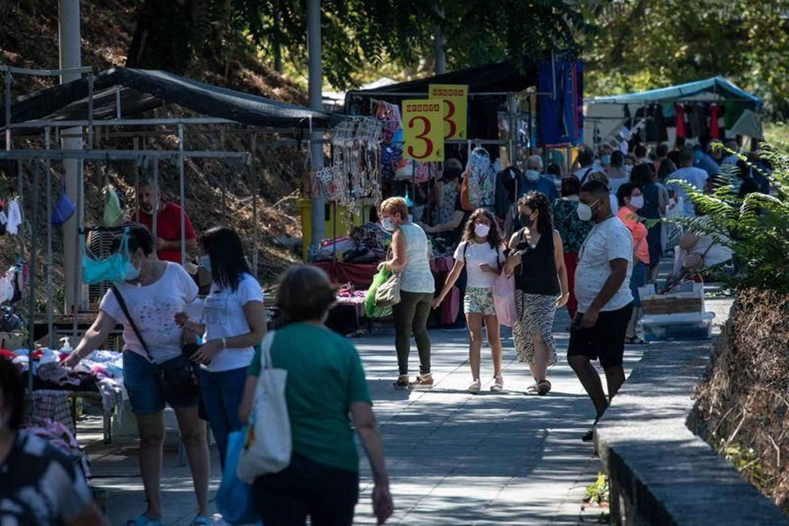 La feria de Ourense, con medidas de prevención del coronavirus (ÓSCAR PINAL).