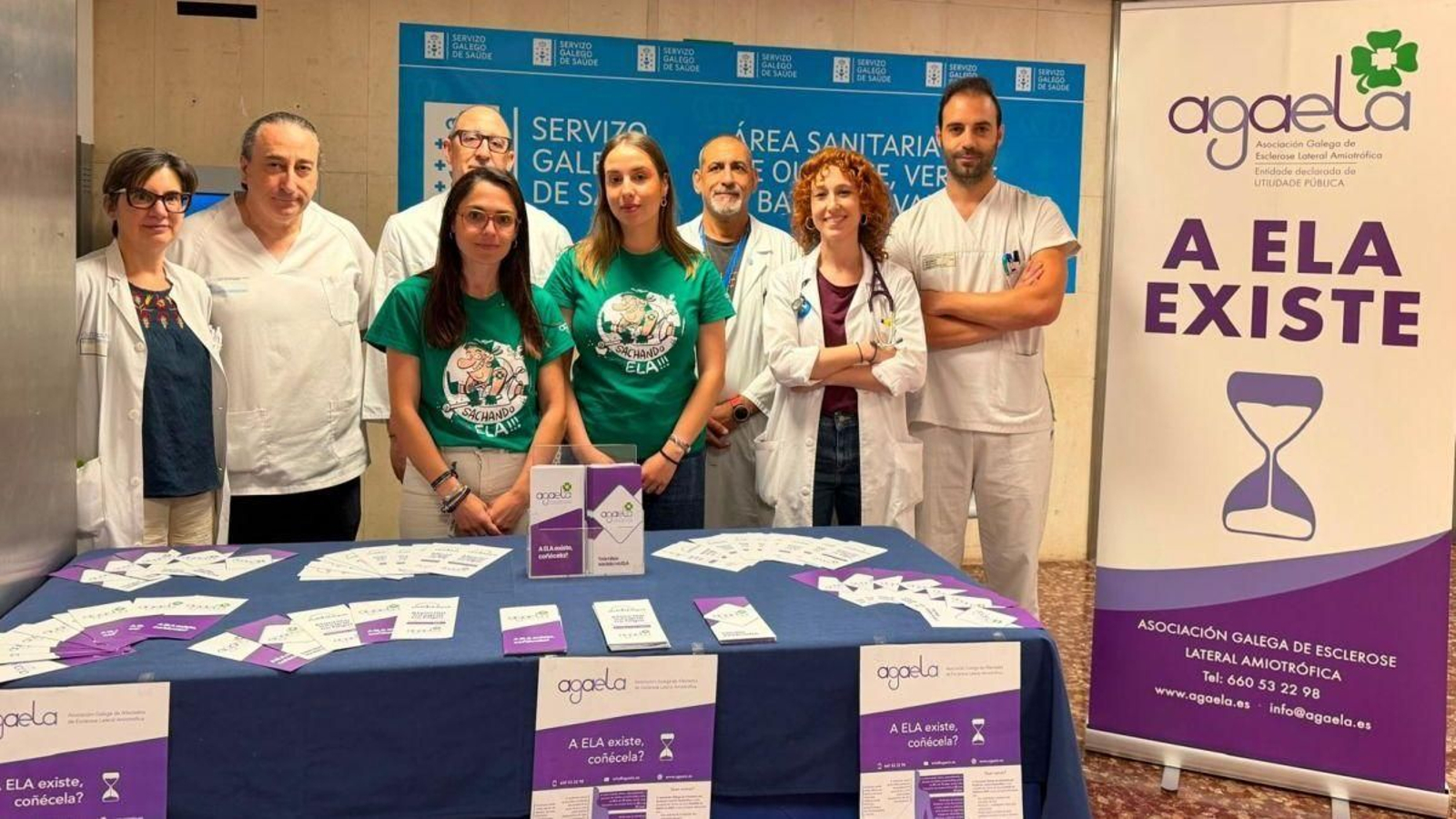 Mesa informativa de la asociación AGAELA en el CHUO.