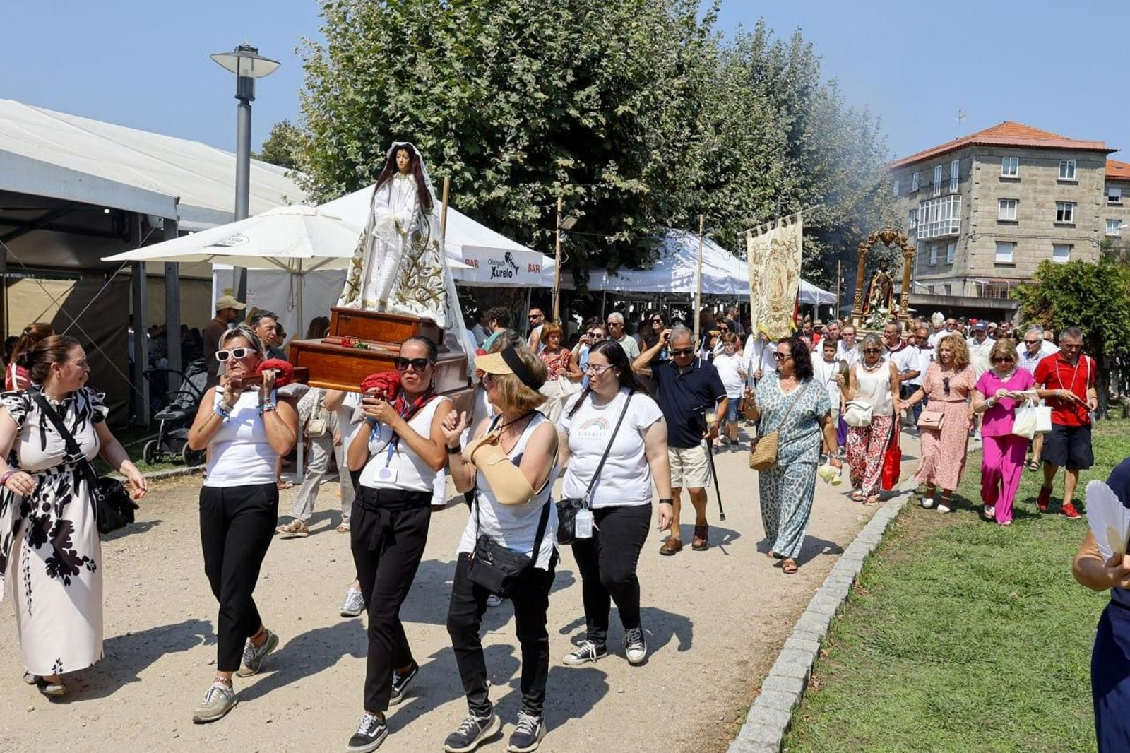 Galería | Vigo se vuelca con San Roque en una jornada marcada por el calor