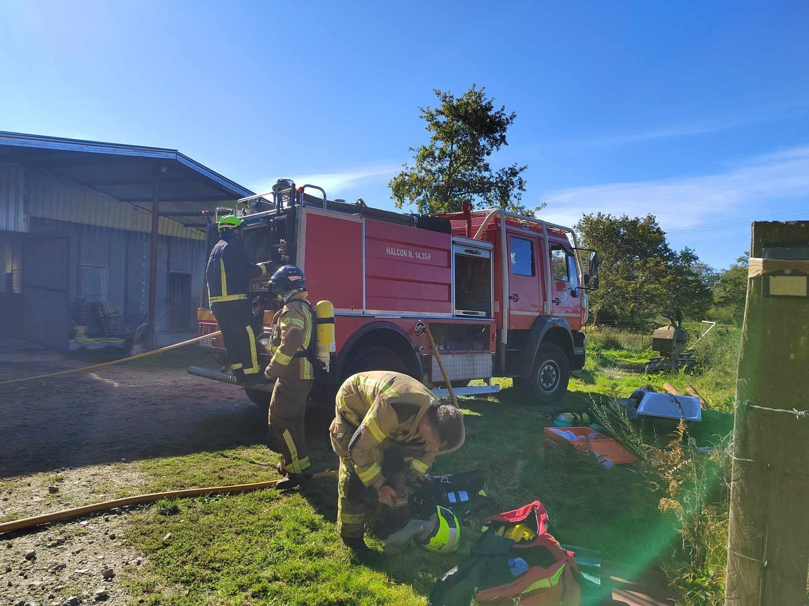 Incendio en una nave ganadera de Maceda