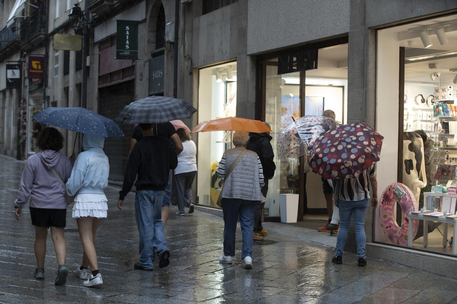 Galería | Una tormenta de verano deja Ourense pasada por agua y desploma los termómetros