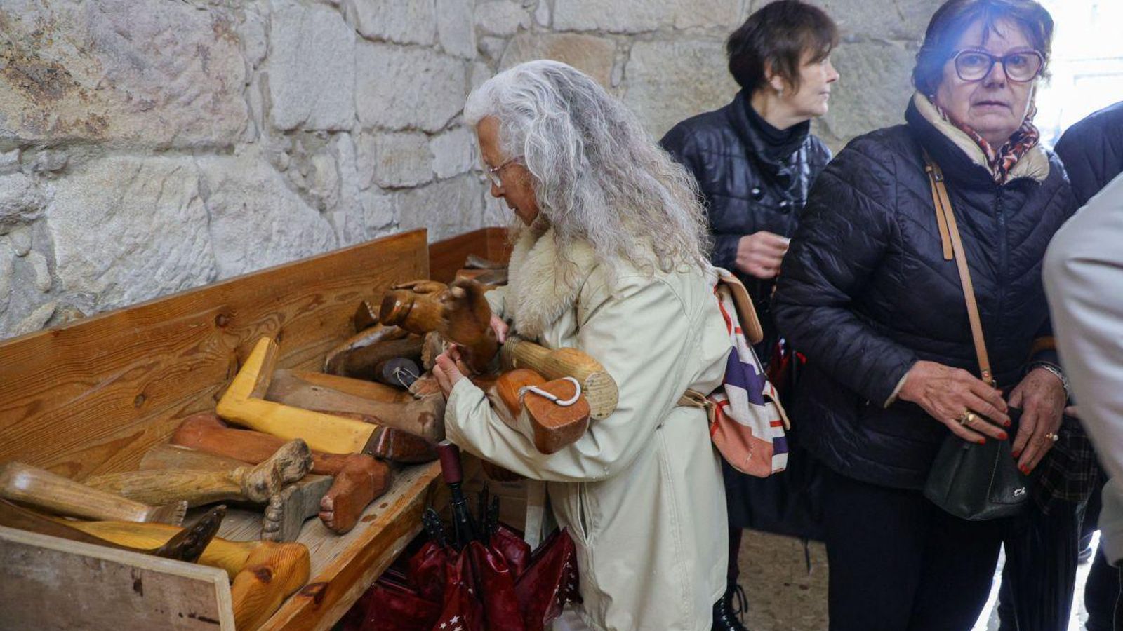 Este año, algunos exvotos fueron rehabilitados y otros de nueva creación. Se llevaba de manos o de pies, según donde fuese el dolor