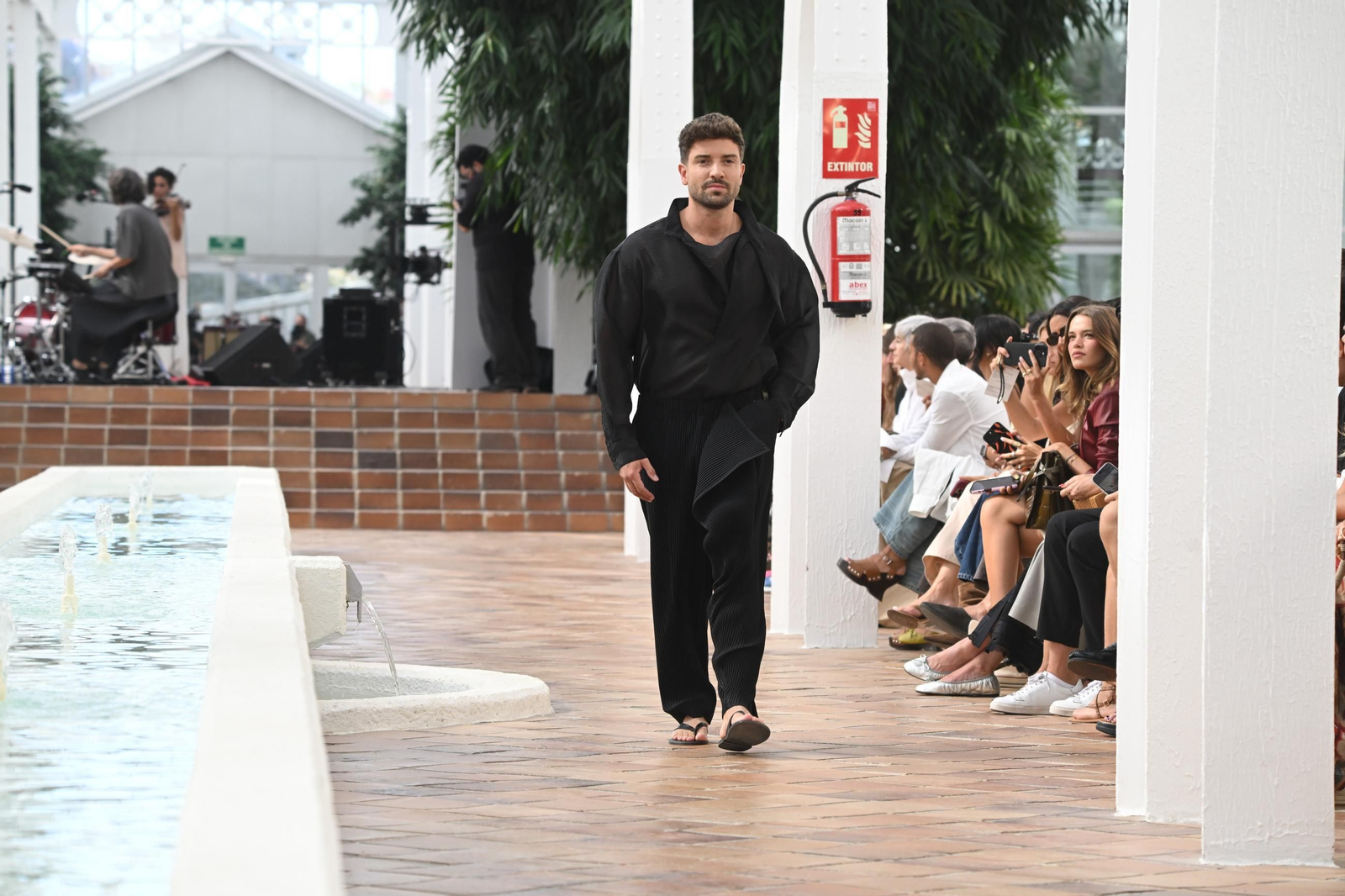 Todos los diseños presentados por Adolfo Domínguez en su regreso a la Fashion Week, en fotos