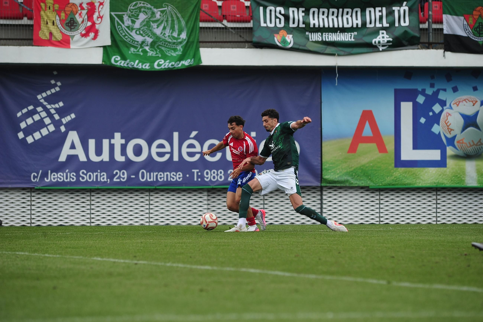 Galería | O Couto disfruta del buen tiempo y el empate de la UD Ourense ante el Cacereño