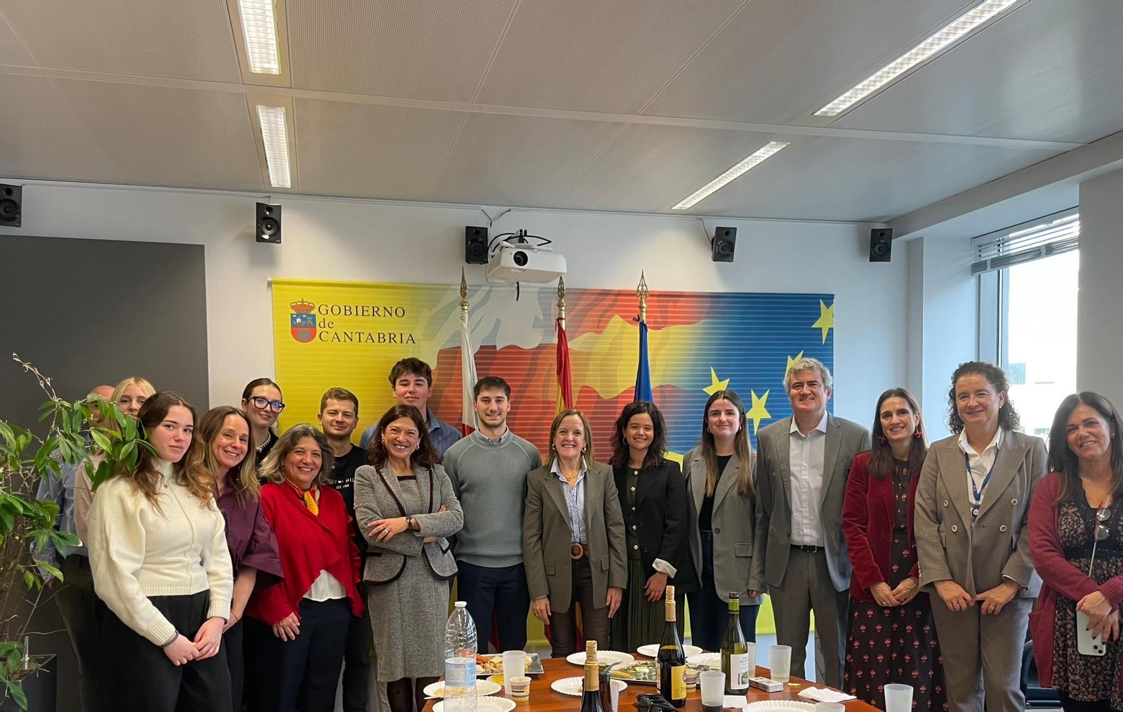 Urrutia durante el encuentro con cantabros en Bruselas