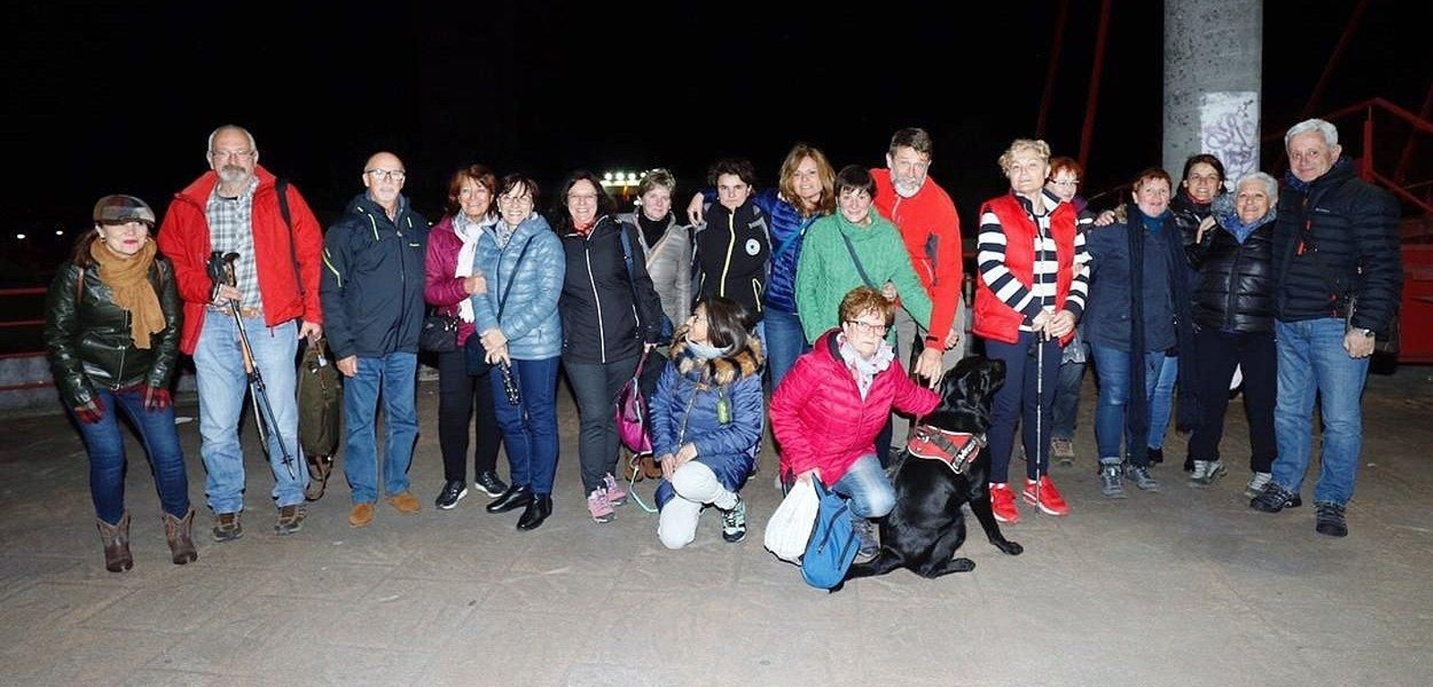 Los excursionistas rescatados en Cantabria a su llegada el martes por la noche a Vigo tras finalizar el recorrido previsto.