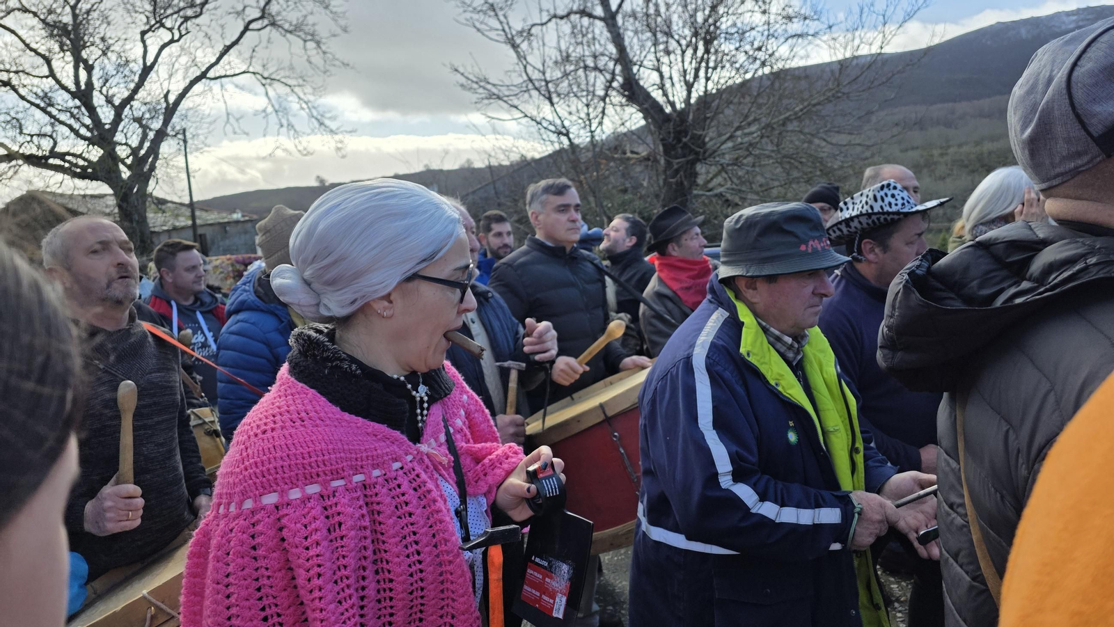 Galería | Los Palleirós llegan a Manzaneda con el inicio del Entroido